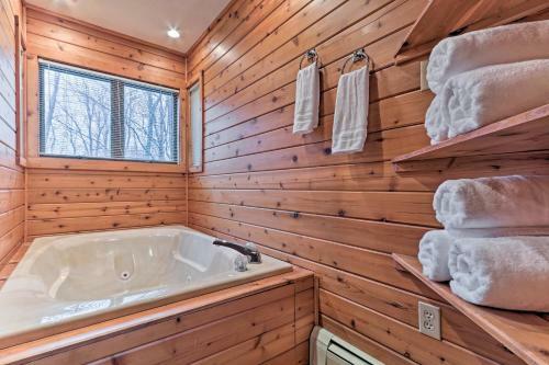 Rustic Lake Harmony Home With Deck And Wooded Views!