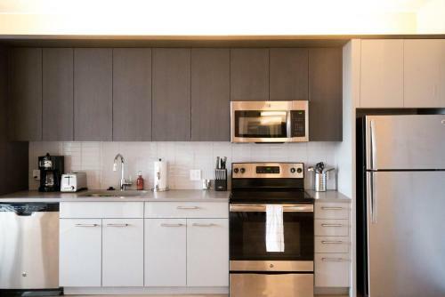 Bright, Luxury Apartment In Historic District
