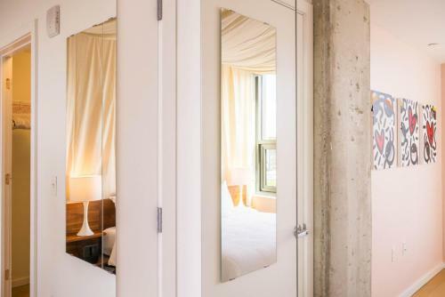 Bright, Luxury Apartment In Historic District