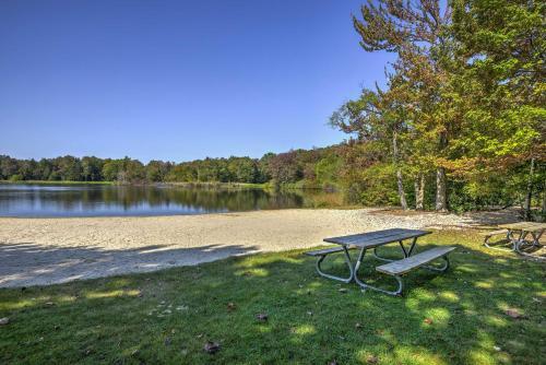 Amenity-packed Mtn Home With Hot Tub And Fire Pit