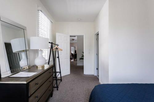 Soak Up The Light At A Chic Duplex 6 Blocks From King Street