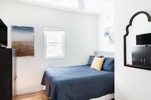 Soak Up The Light At A Chic Duplex 6 Blocks From King Street