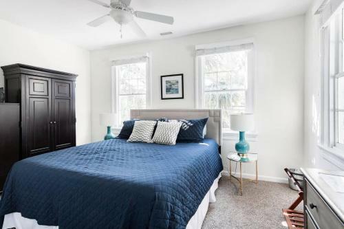 Soak Up The Light At A Chic Duplex 6 Blocks From King Street