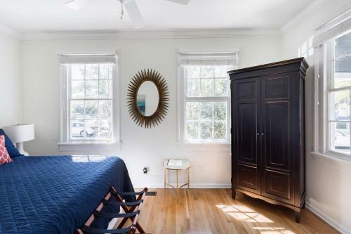 Soak Up The Light At A Chic Duplex 6 Blocks From King Street