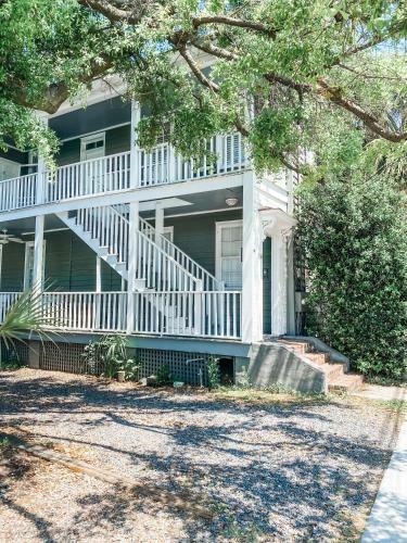 Soak Up The Light At A Chic Duplex 6 Blocks From King Street