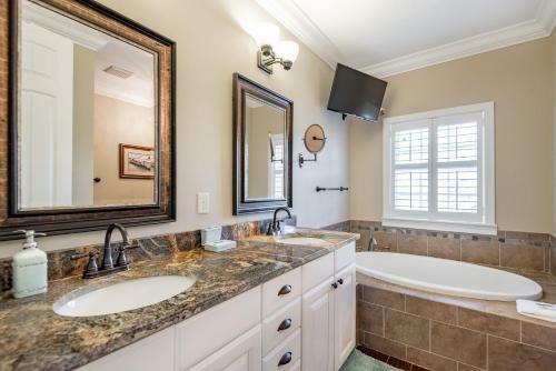 114 W Huron - Sand Castle - Saltwater Pool - Heated Upon Request