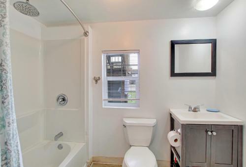 Apartamento New Listing! Boogie Down & Surf?s Up: 2-unit Home Duplex