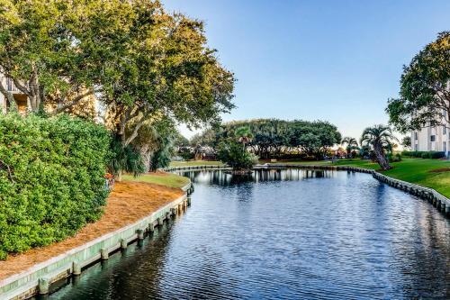 Island Club 10-109