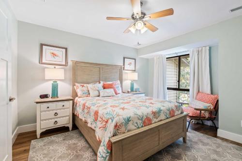 New! Renovated Villa With Golf Views Walk To Beach!