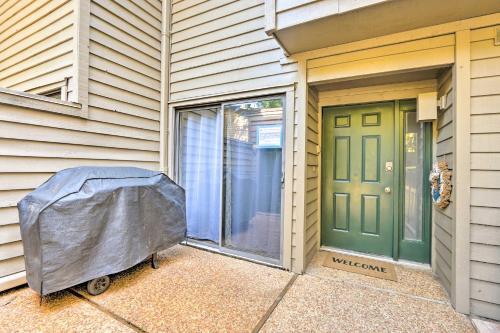 New! Renovated Villa With Golf Views Walk To Beach!