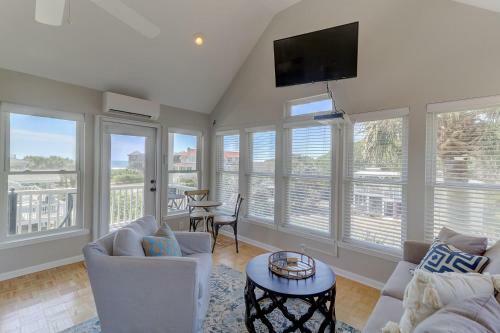 8 44th Avenue
