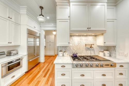 176 Governors Drive