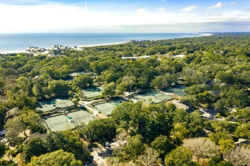 4676 Tennis Club Villa