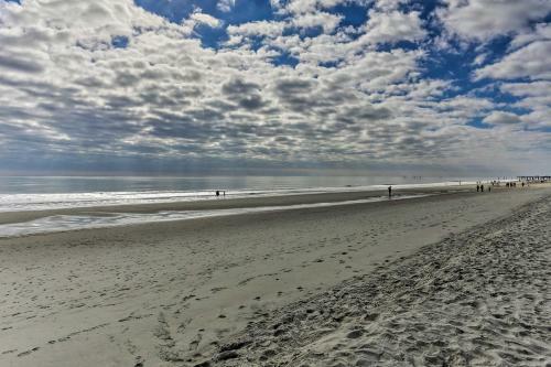 Myrtle Beach Home With Pool Access - Walk To Beach!