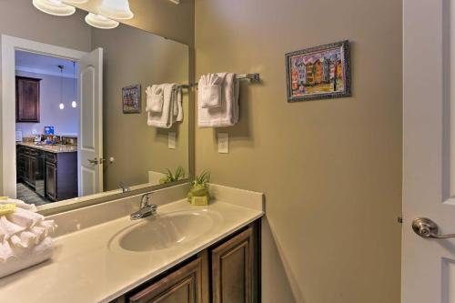 Myrtle Beach Home With Pool Access - Walk To Beach!