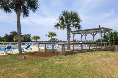 Condo Pool Access - 0 4 Mi To Harbor Island Beach