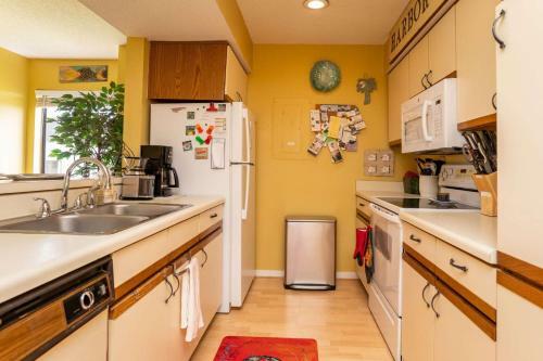 L 212 Harbor Island Condo