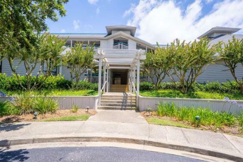 L 212 Harbor Island Condo