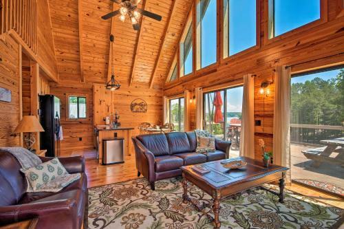 Lakefront Keowee Retreat With Dock About 14 Mi To Clemson