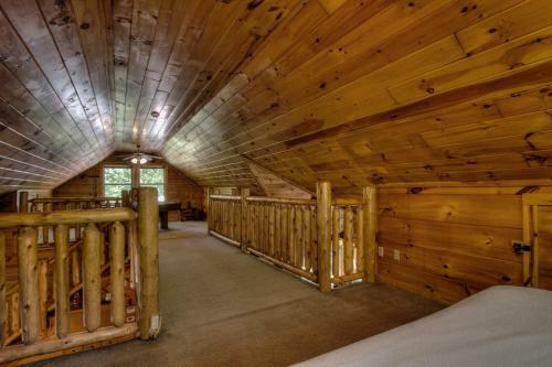 Living Waters #376 By Aunt Bug's Cabin Rentals