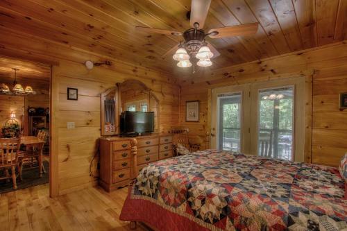 Living Waters #376 By Aunt Bug's Cabin Rentals