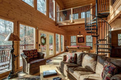 Dreams & Streams, 2 Bedrooms, Jetted Tub, Pool Table, Arcade, Sleeps 8