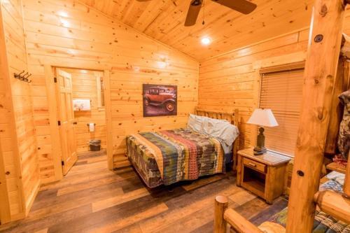New Two Bedroom Cabin-now Available To Book! Home