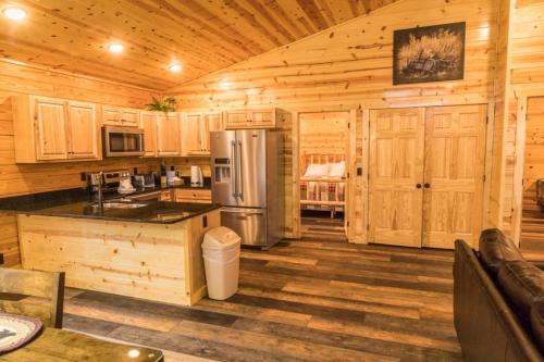 New Two Bedroom Cabin-now Available To Book! Home