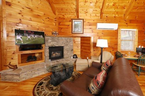 The Cuddle Hut Cabin