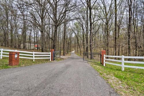 Memphis Home On 20 Acres, 10 Mi To Downtown!