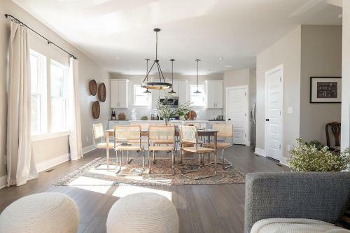 Cherokee Buyout 2 - Sleeps 20! 2 Unit Buyout!
