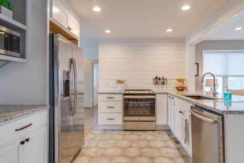 New Listing! Remodeled Getaway In Eclectic Enclave Home