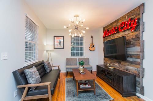 Quaint Music City Bungalow Retreat