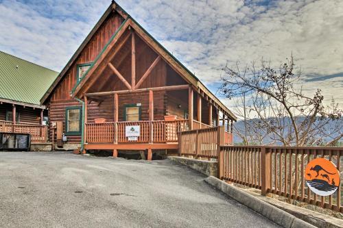 Smoky Mountains Cabin With Hot Tubs And Views!