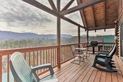 Smoky Mountains Cabin With Hot Tubs And Views!