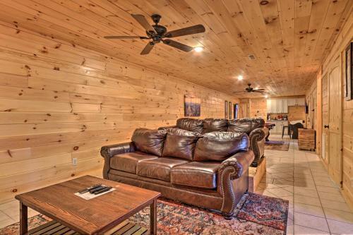 Luxe Cabin With Hot Tub, Theater, Pool Table, Arcade