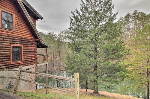 Pigeon Forge Cabin With Hot Tub, 2 5 Mi To The Strip