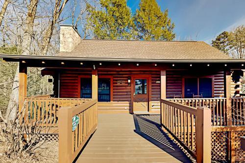 Country Bear Cove - Private Hot Tub Cabin