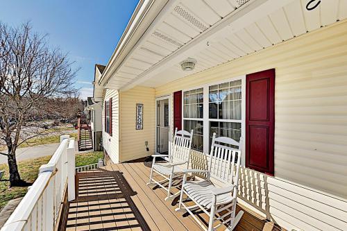 Handicap-friendly Getaway - 1 Mile To Attractions Home