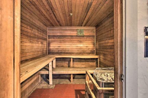 Deer Tracks Retreat In Pigeon Forge!