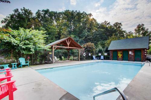 Rustic Sevierville Cabin With Spacious Porch And Views!