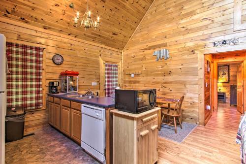 Family-friendly Cabin In Douglas Lake Community!