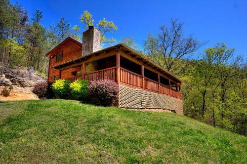 Grandpa Bear's View #233 By Aunt Bug's Cabin Rentals