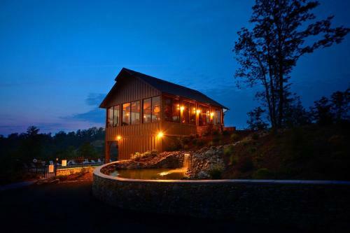 Tennessee Treasure #232 By Aunt Bug's Cabin Rentals