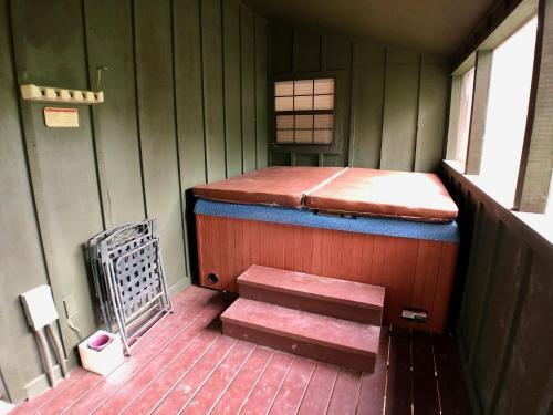 Out On A Limb Cabin