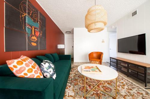 Wanderjaunt - West Campus Apartments