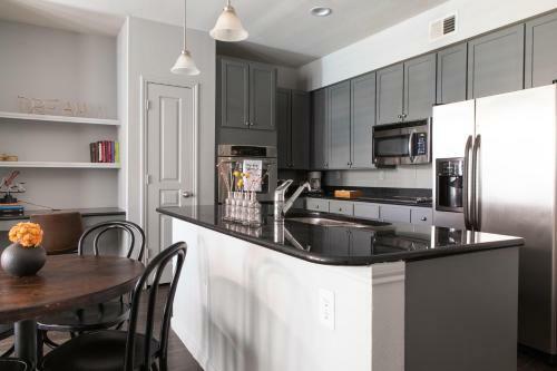 Apartamento Wanderjaunt - Luxe Downtown Austin Apts