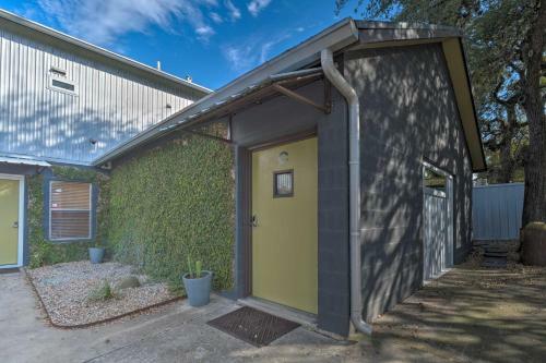 Cozy Modern Apartment - Steps To Dtwn Bus!