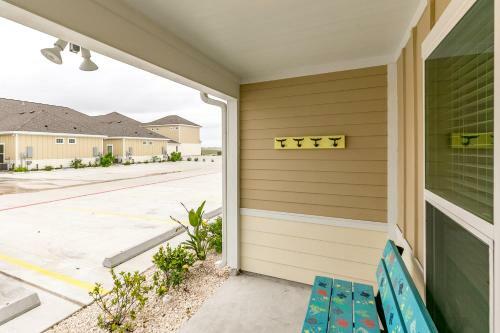 Village By The Beach B918k By Padre Escapes