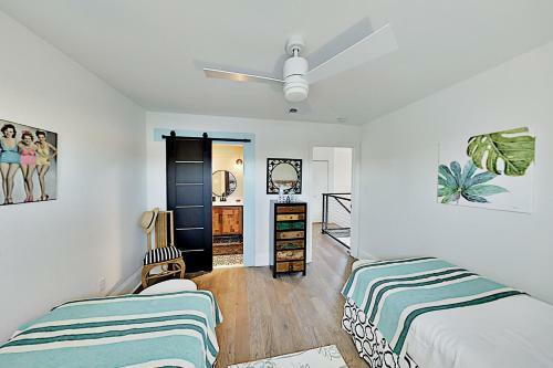 Apartamento Chic Canal-front Escape - Dock & Direct Bay Access Condo